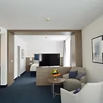 Alexander Am Zoo Hotel