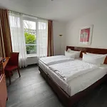 Alexander Am Zoo 4*