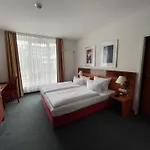 Alexander Am Zoo Hotel