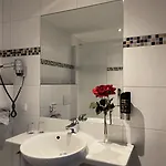 Hotel Alexander Am Zoo 4*