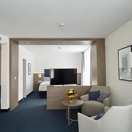 Alexander Am Zoo Hotel