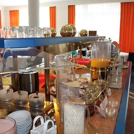 Alexander Am Zoo Hotel