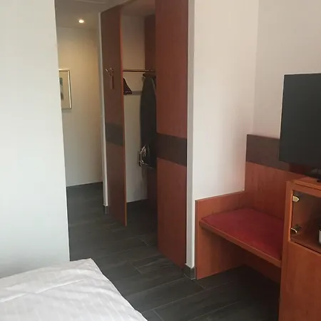 Alexander Am Zoo Hotel