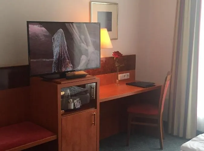 Alexander Am Zoo Hotel