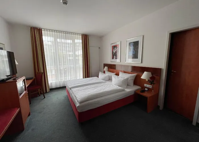 Alexander Am Zoo Hotel