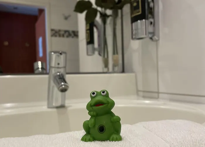 Alexander Am Zoo Hotel