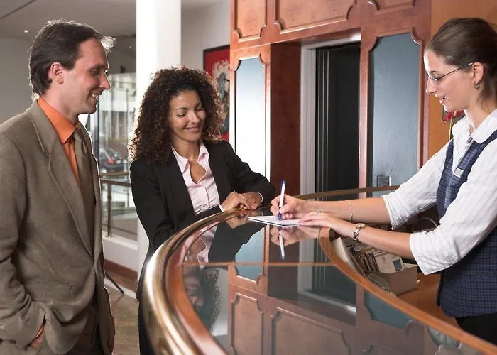 ホテル アレクサンダー アム ズー