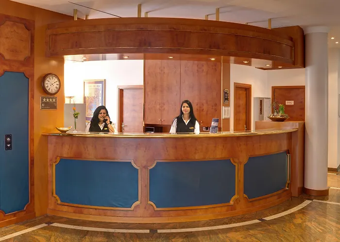 Alexander Am Zoo Hotel