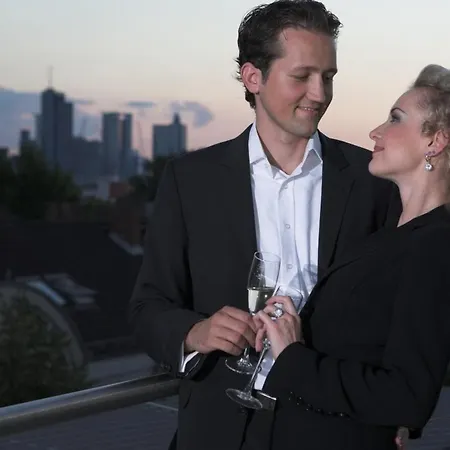 Alexander Am Zoo Hotel