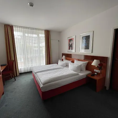 Alexander Am Zoo Hotel