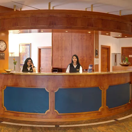 Alexander Am Zoo Hotel