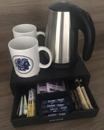 알렉산더 암 주 호텔 4*